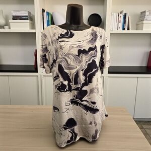 Abstract Black and White Swirl Top